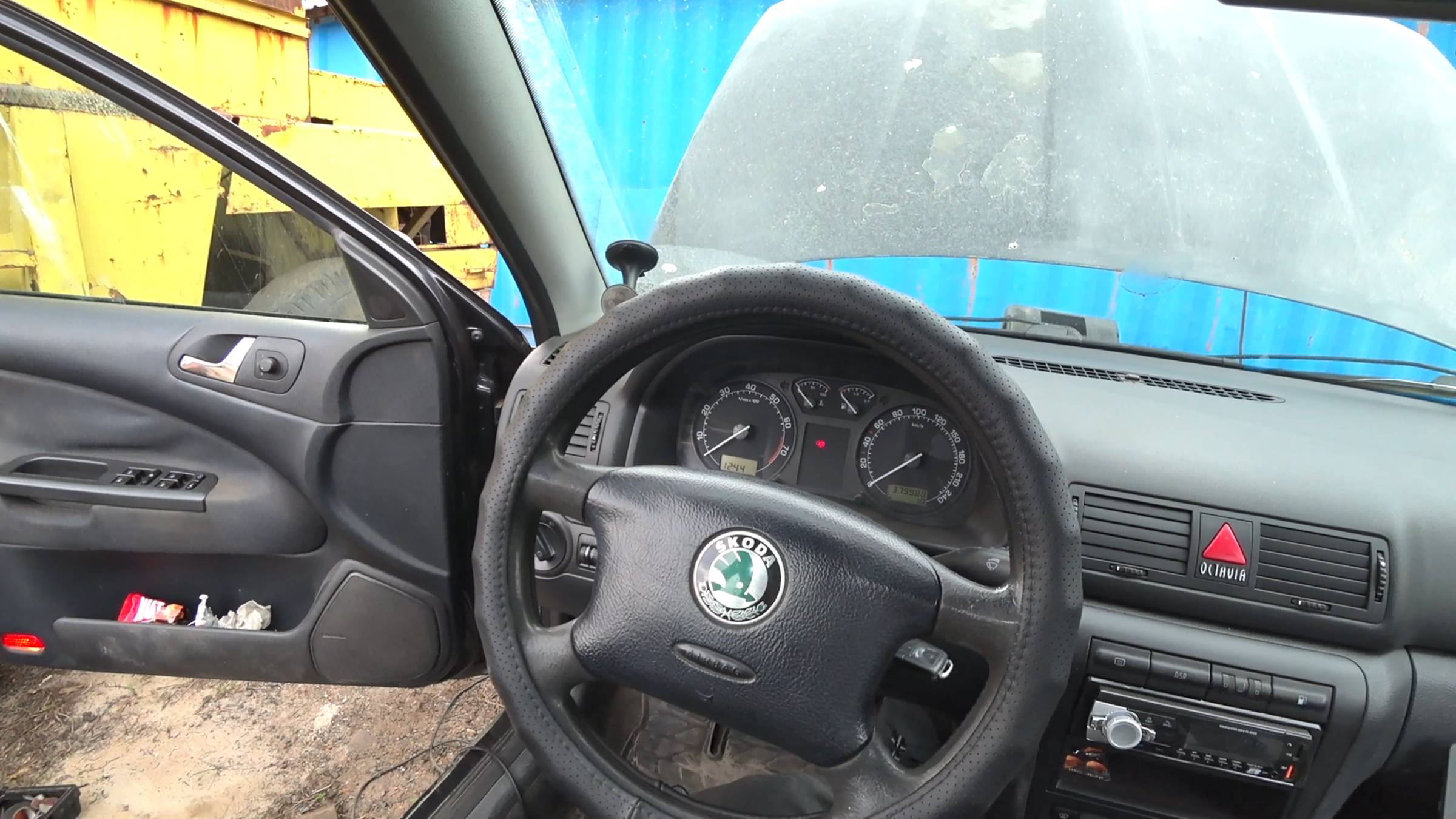 Skoda Octavia 2004 не реагирует на педаль газа ремонт на выезде