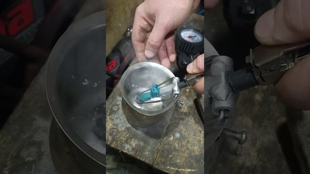 Почему Прадо 120 плохо запускается  на горячую.