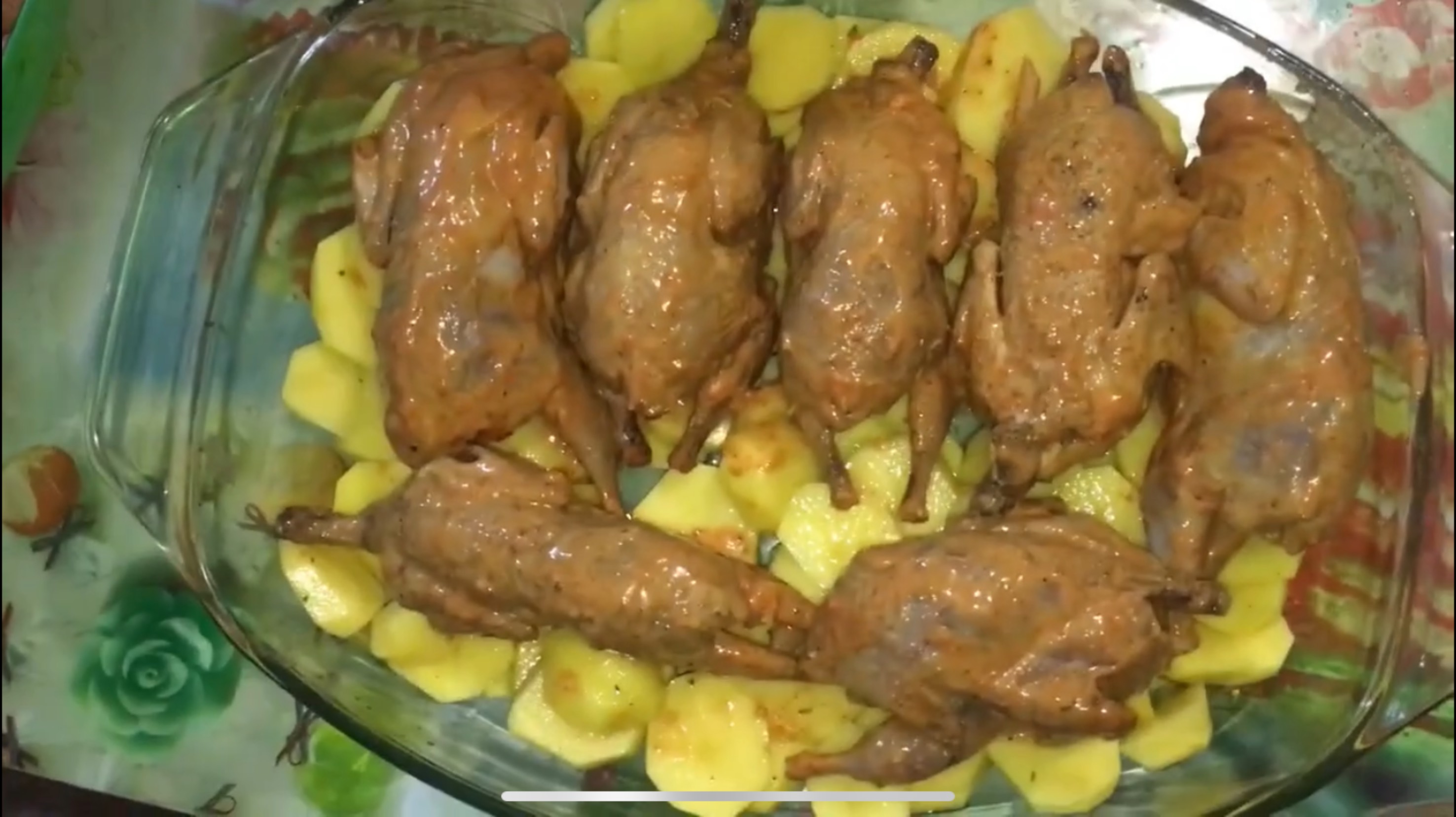 Рецепт вкуснейшего блюда ПЕРЕПЕЛА НА КАРТОФЕЛЬНОЙ ПОДУШКЕ С ШАМПИНЬОНАМИ в духовке.