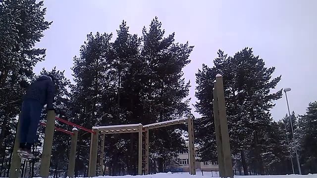 Турник в метель (-8 градусов)