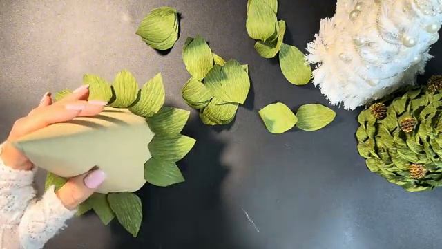 DIY Christmas tree 🎄🎄🎄 for Christmas made of crepe paper 🎄🎄🎄