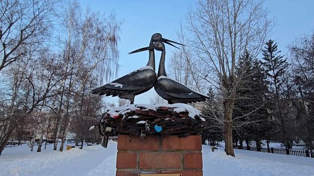 Скульптура "Рождение счастья". Омск. Декабрь 2024