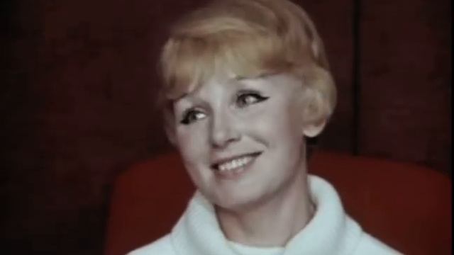 «И время сейчас хорошее: весна! Всего минус пятнадцать!» (к/ф «Алло, Варшава!», 1971 г.)