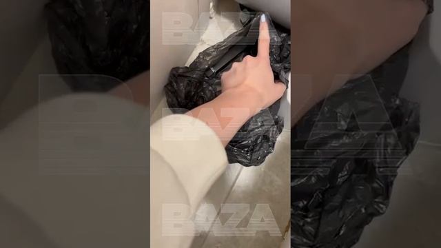 В женском туалете петербургской школы нашли скрытую камеру направленную на унитаз.