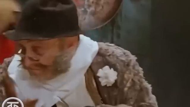 Песня лисы Алисы и кота Базилио ("Какое небо голубое...") из фильма "Приключения Буратино" (1975)
