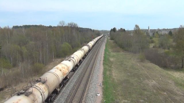 Тепловоз 2ТЭ10М-3422 с цисернами и полувагонами