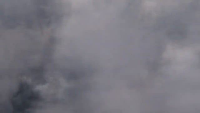 Полёт В Серых Облаках  Бесплатный Видео Футаж  Бесконечный Бесшовный цикл
