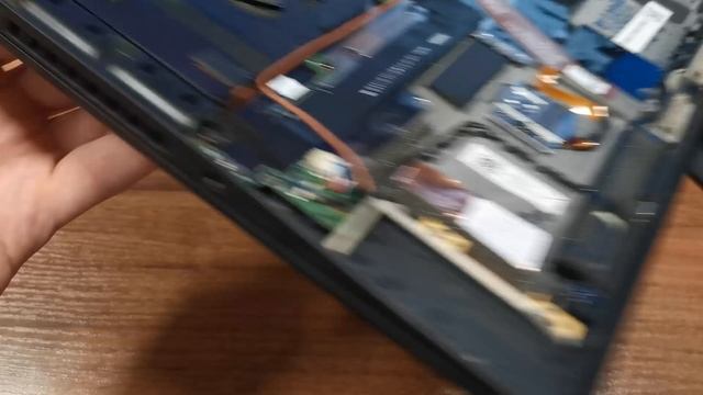 Аккумулятор вздулся. Как разобрать ноутбук и заменить аккумулятоh. Lenovo Carbon X6