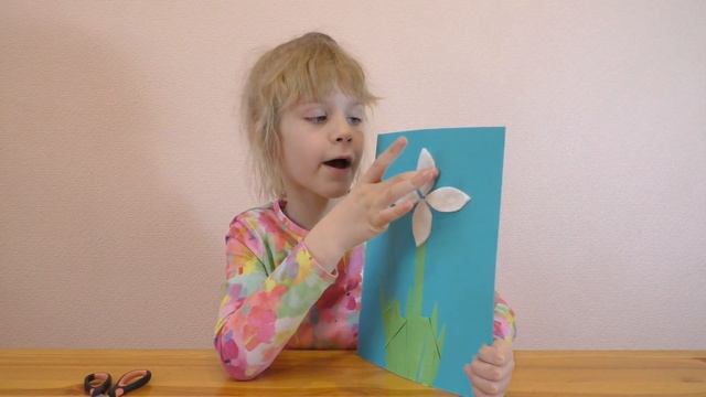 Цветок. Аппликация из бумаги и ватных дисков. Весенние поделки своими руками.
