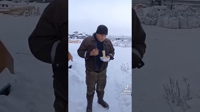 Когда  просят qr код в столовой.