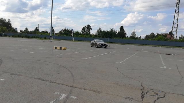 Погонял аккуратно по стоянке на Мазда 6.