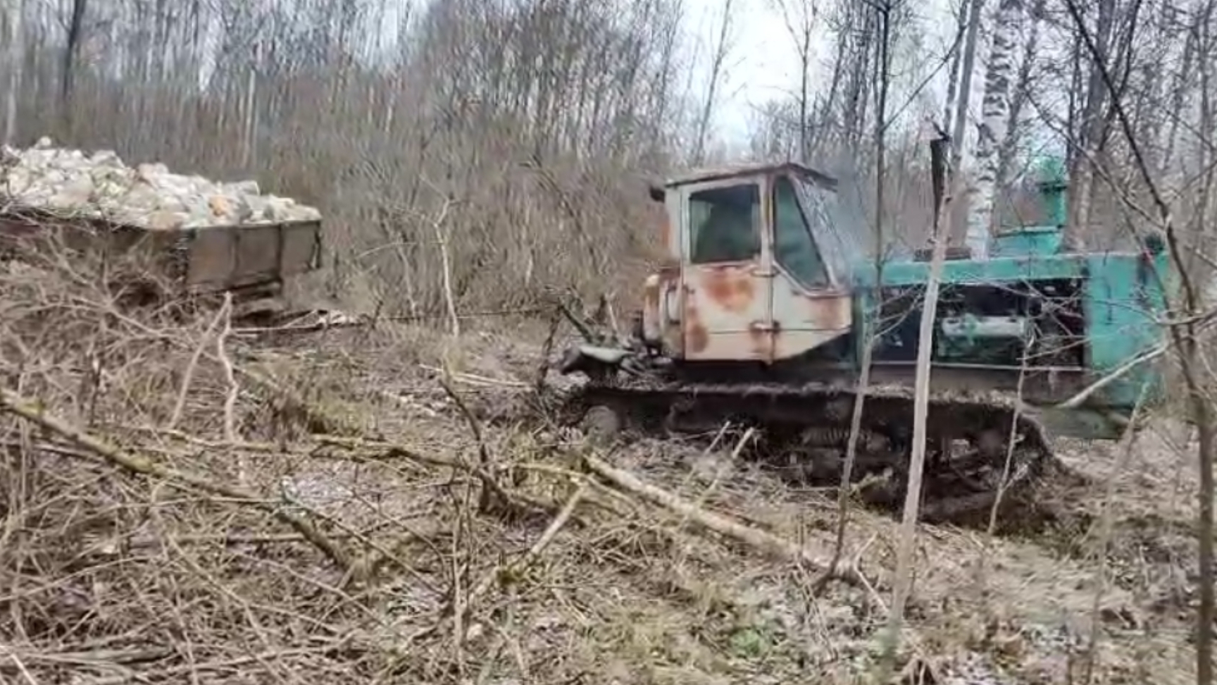 Трактор т150 спасает телегу 2птс4