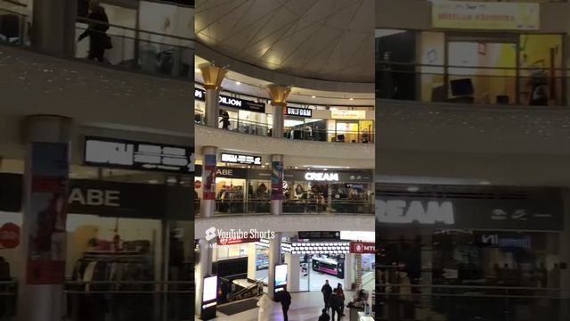 Санкт-Петербург. 22.12.2024. ТК «Сенной», интерьеры. Вид со второго этажа. Фрагмент 7