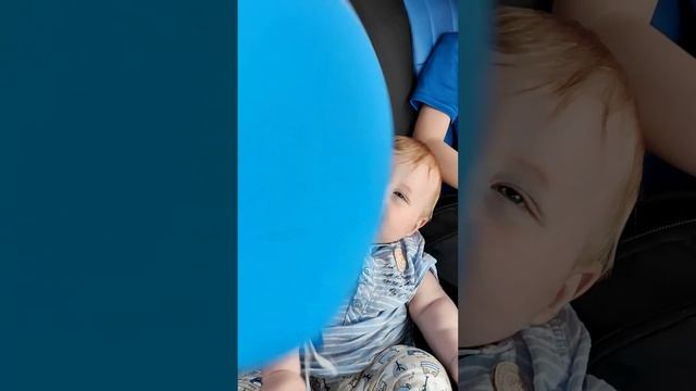 Малыш и воздушный шарик #малыш #милота #дети #baby #babybloger #cutebaby #семья #семейныйвлог