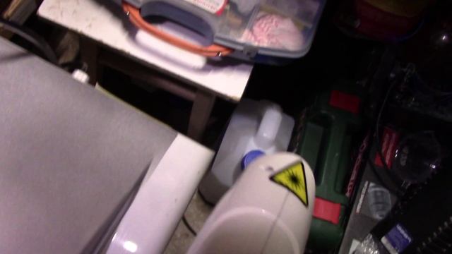 Аппарат для удаления татуировок на основе неодимового лазера с пассивным затвором.