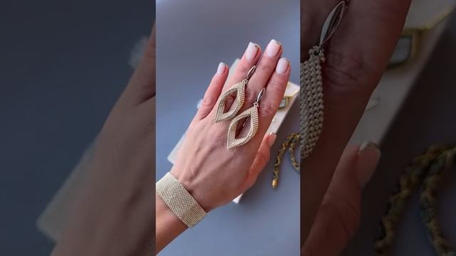 Пропала в декабрьских заказах. Буду снова для вас сним