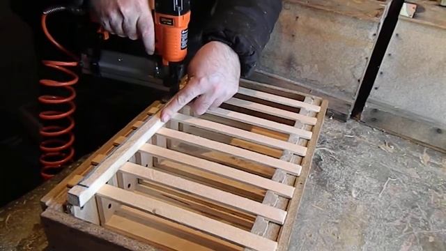 Сколачиваю рамки, ограничитель для степлера.