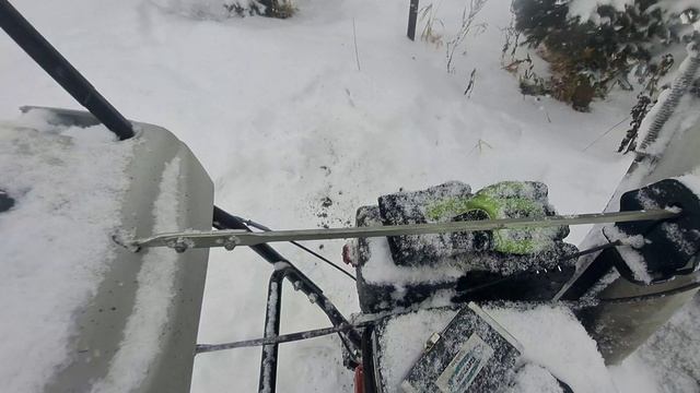 Не заводится снегоротор после завала на бок.