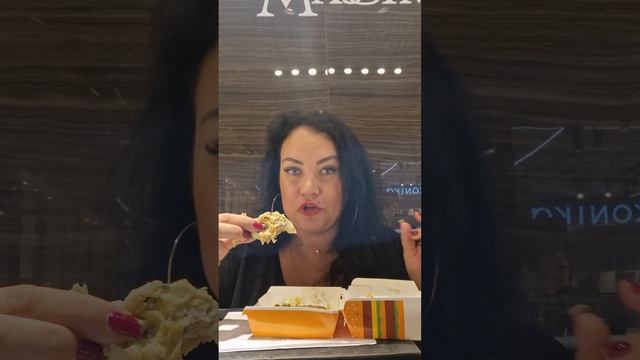 Обед не отходя от кассы!!! любимый бургер      #итинг #food #mukbang #burger