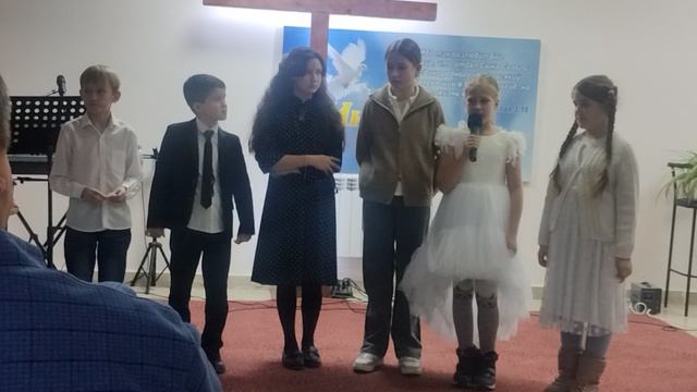 Стихи рождественские Ангелина и Дарина.