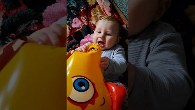 Реакция малыша на большого динозавра #дети #малыш #милота #ребенок #baby #babybloger #cutebaby