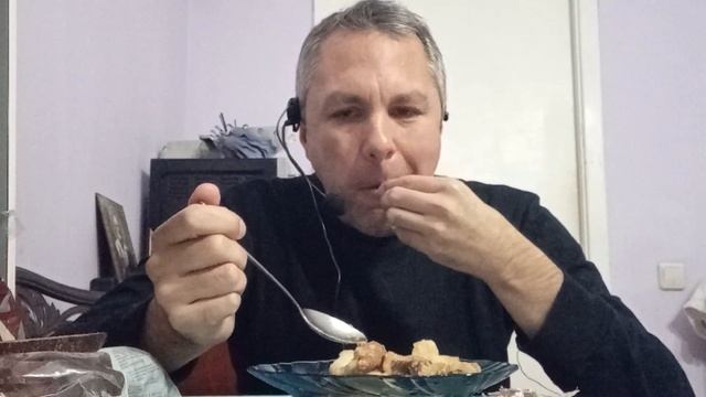 ASMR ИТИНГ. КУШАЮ КАРТОШКУ С МЯСОМ КОТОРУЮ ПРИГОТОВИЛА МАМА