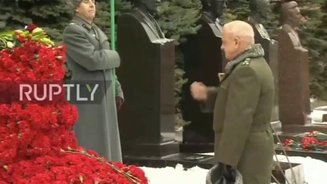 Вся власть Советам! Наш Сталин с нами!