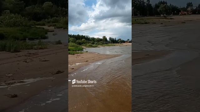 Нашли очень уютное местечко на берегу
