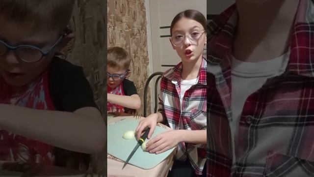 Бажутин Михаил_ Готовим новогодние мини-пиццы