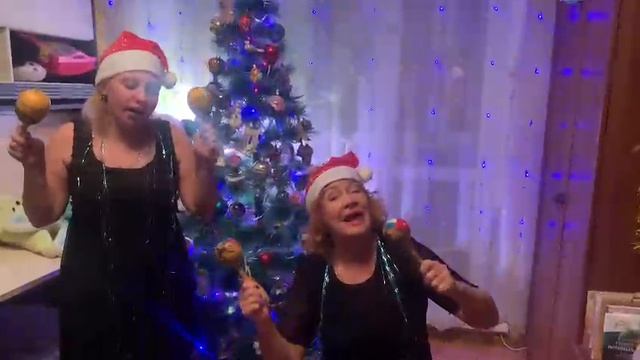 Серафима поёт с Маргаритой песню Feliz navidad 🎁🎄