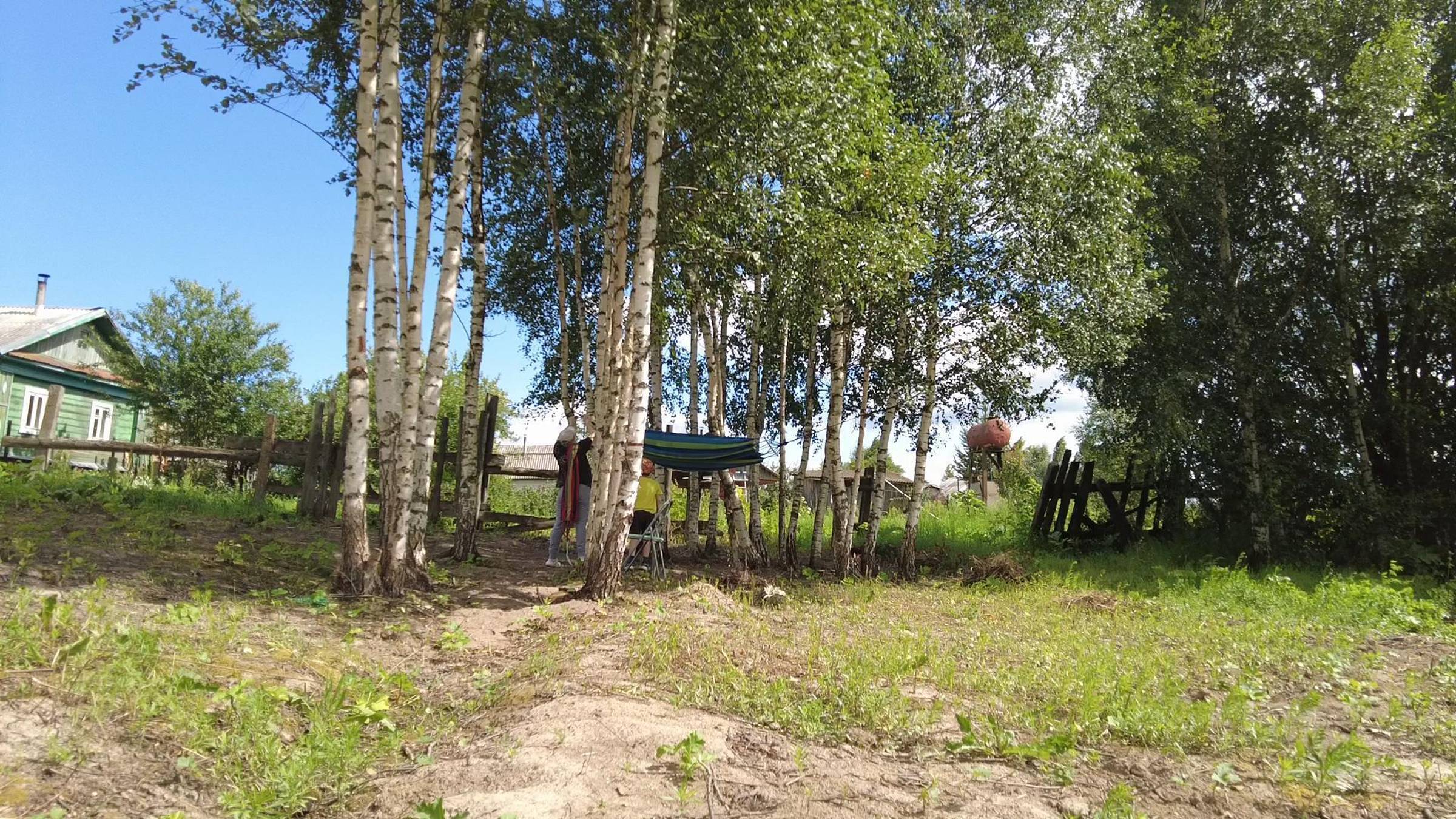 Летний отдых в гамаках на даче