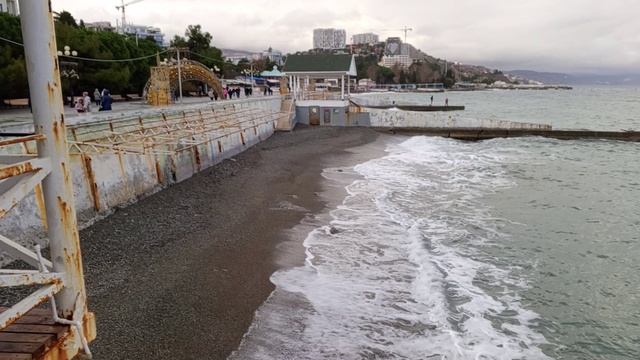 Алушта 22.12.2024 погода отоичная 🌦️ море немного штормит 🌊