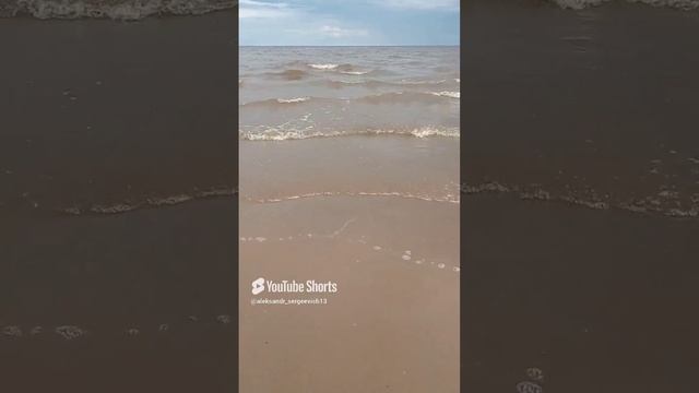 На нашем озере - как на море)