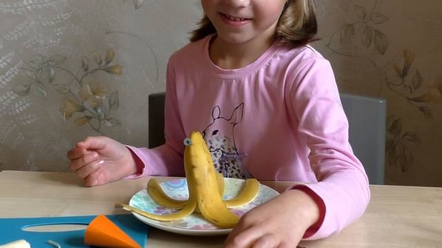 Как сделать осьминога из банана. Поделки из фруктов своими руками для детского сада.