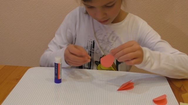 Сердце на ладони. Как сделать открытку маме на день рождения и 8 марта.