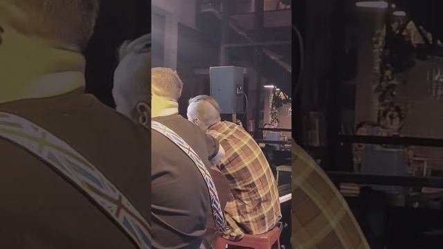 Попросили на бис. Исполнили кавер на песню любимой, легендарной группы "Кино". #shorts #цой #рок