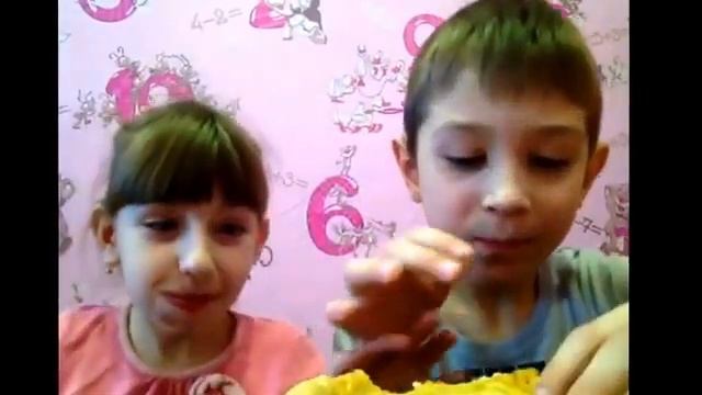 ЧЕЛЕНДЖ Едим на скорость / Жуём полно жвачки