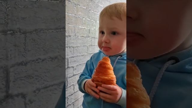 Макс и круассан #дети #детимоделиекб #baby #детитакиедети