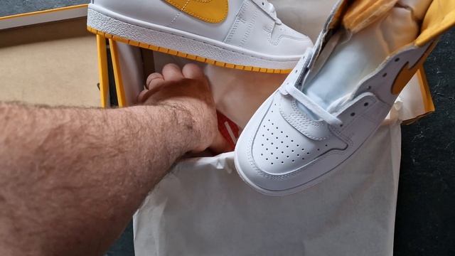 Retro NIKE Airship yellow
