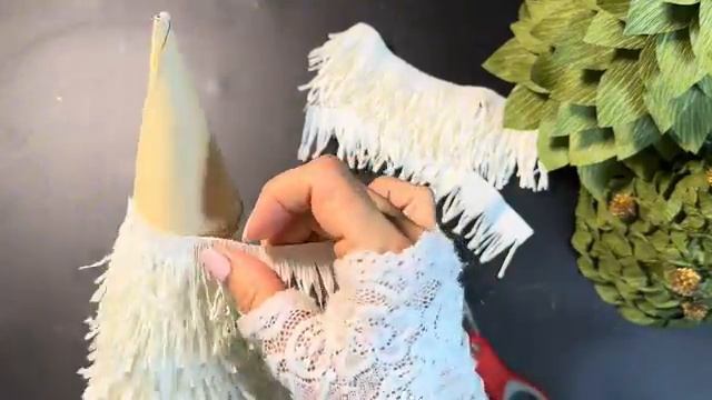 своими руками елочка 🎄🎄🎄 к Рождеству из крепированной бумаги 🎄🎄🎄