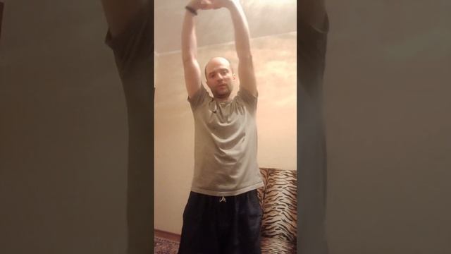 Потягиваемся в лево и право - Stretch to the right, to the left