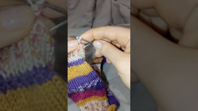 Как закрыть резинку 1на1 спицами