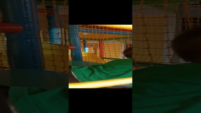 Костя в игровой комнате