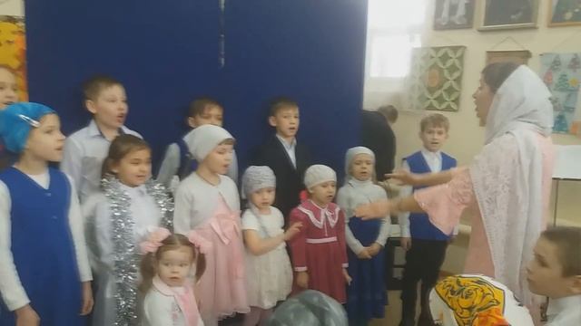 Колядка "Яркая звездочка на небе горит" в исполнении малышей. Колядки на Рождество 2019