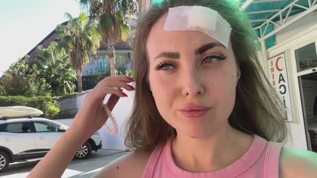 Vlog🇹🇷: В меня КИНУЛИ КАМНЕМ🩸ЗАШИВАЛИ рану | РАЗБОРКИ с отелем🤬 | Гуляем в КАЛЕИЧИ |Огни Химеры