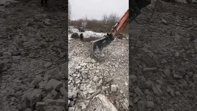Гидроножницы для вторичного разрушения EXTEN SCS3800 на экскаваторе Hitachi ZX330.