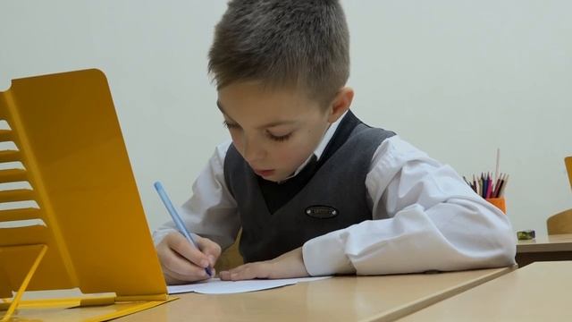 Добрая традиция поздравлять наших Защитников с наступающим Новым Годом сложилась в школах г.о. Истра
