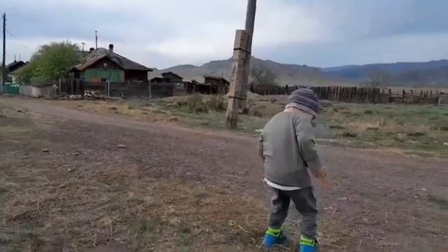 Прогулка по деревне.Пошли на горы