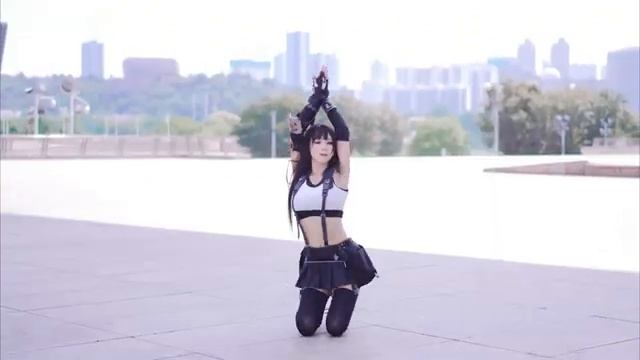 Tifa Cosplay Dance