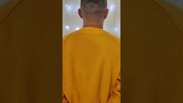 Не дорогой мужской свитшот